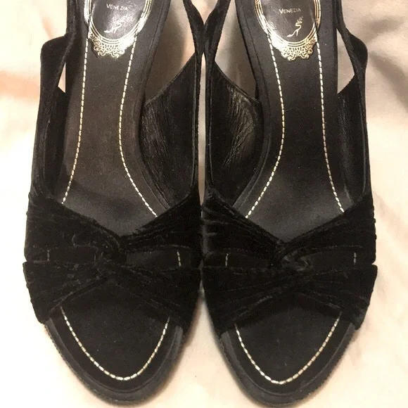 Rene Caovilla open toe rhinestone heels, Sz 9 (40) - Picture 5 of 9